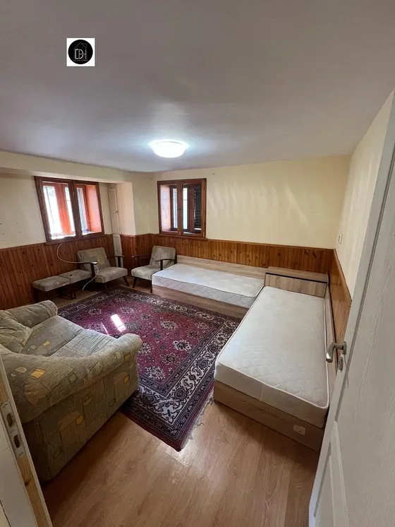 غرفة نوم; أرضية خشبية, ضوء طبيعي