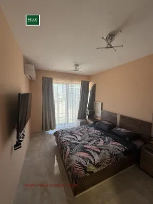 Camera da letto; luce naturale, pavimento in piastrelle