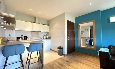 Cuisine; vue, parquet, lumière naturelle