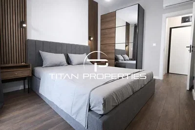 Camera da letto; pavimento in legno, stile moderno, luce naturale, ristrutturato