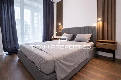 Camera da letto; pavimento in legno, luce naturale