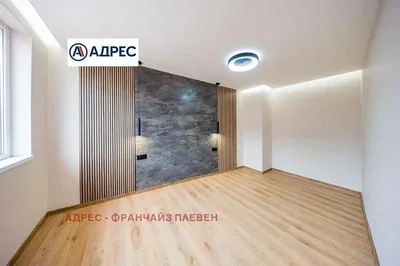 Ložnice; dřevěná podlaha, přirozené světlo, moderní styl