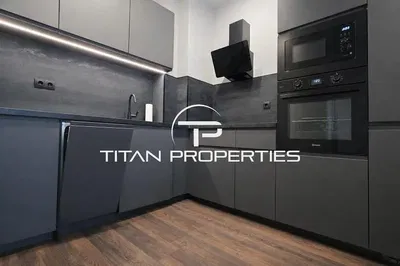 Cucina; elettrodomestici, ristrutturato, pavimento in legno