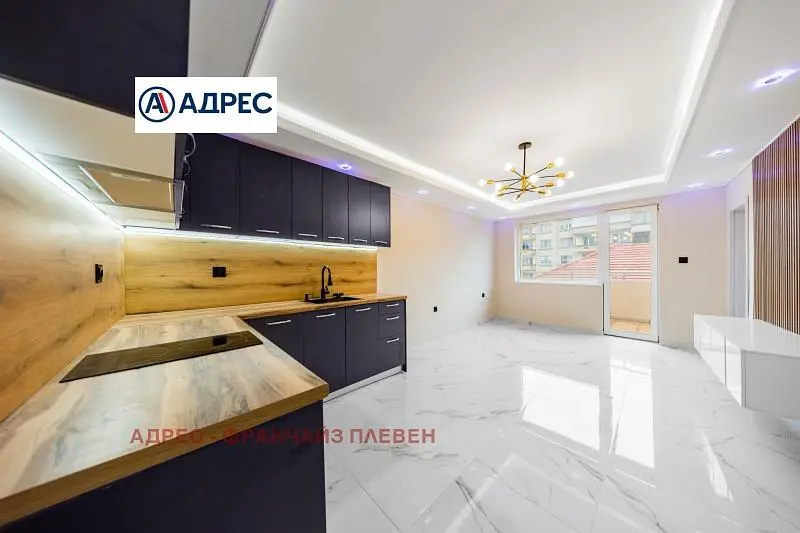 Kuchyně; kuchyňské spotřebiče, výhled, dlažba, po rekonstrukci, přirozené světlo, moderní styl