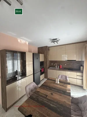 Cucina; elettrodomestici, luce naturale