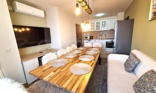 Salle à manger; style moderne, lumière naturelle