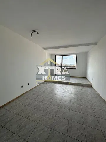 Salon; carrelage, vue, lumière naturelle