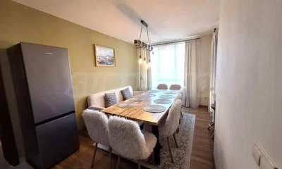 Jídelna; kuchyňské spotřebiče, přirozené světlo