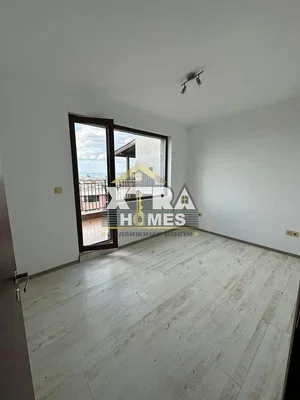 Salon; vue, parquet, lumière naturelle