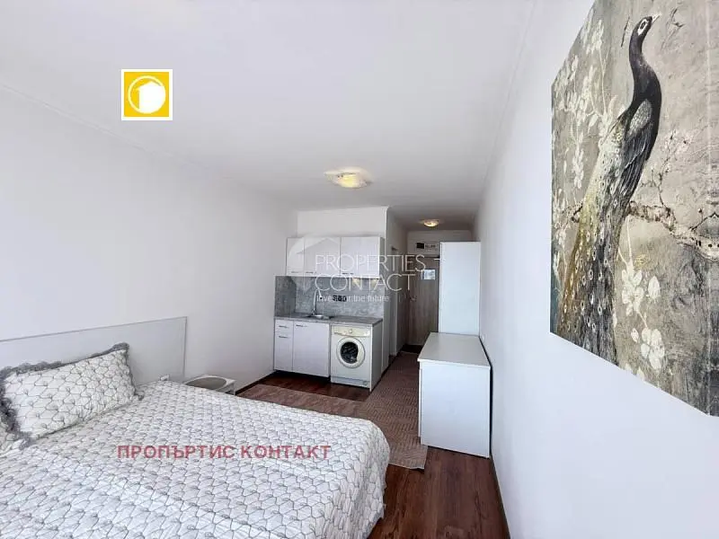 Ložnice; dřevěná podlaha