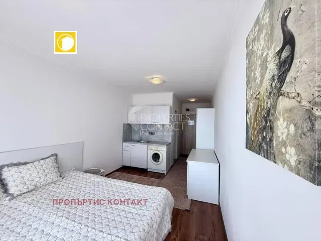 Ložnice; dřevěná podlaha