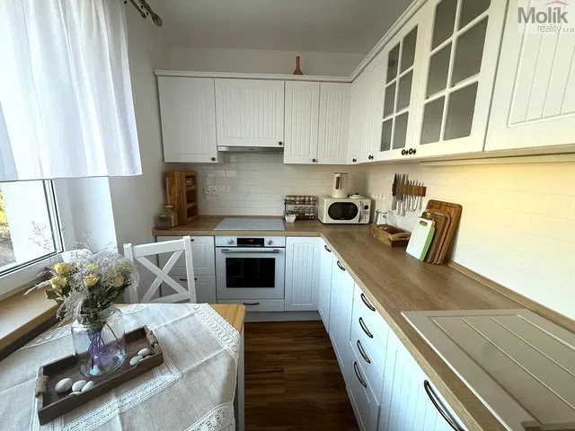 Cucina; elettrodomestici, luce naturale, stile moderno, ristrutturato