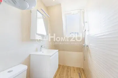 Koupelna; přirozené světlo, po rekonstrukci, dlažba, ohřívač vody