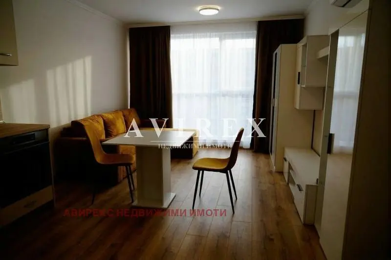 Salon; parquet, lumière naturelle