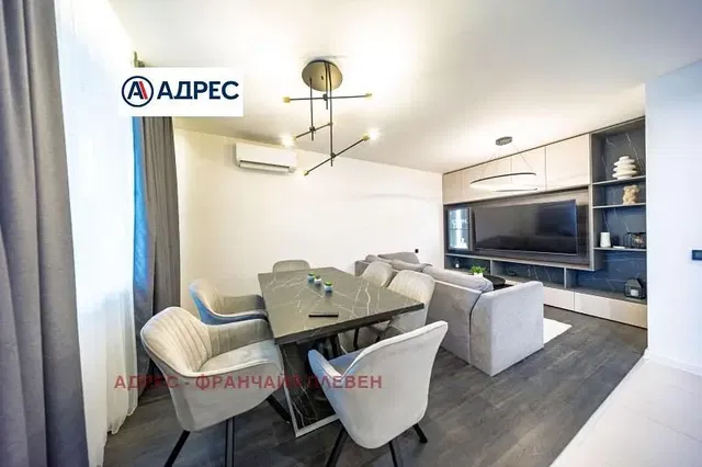 Salon; styl nowoczesny, światło dzienne, podłoga drewniana