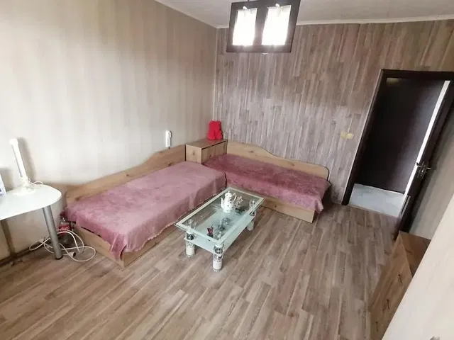 Υπνοδωμάτιο; ξύλινο πάτωμα, φυσικό φως