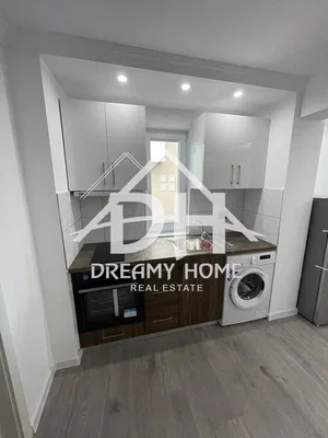 Cuisine; électroménager, rénové, lumière naturelle