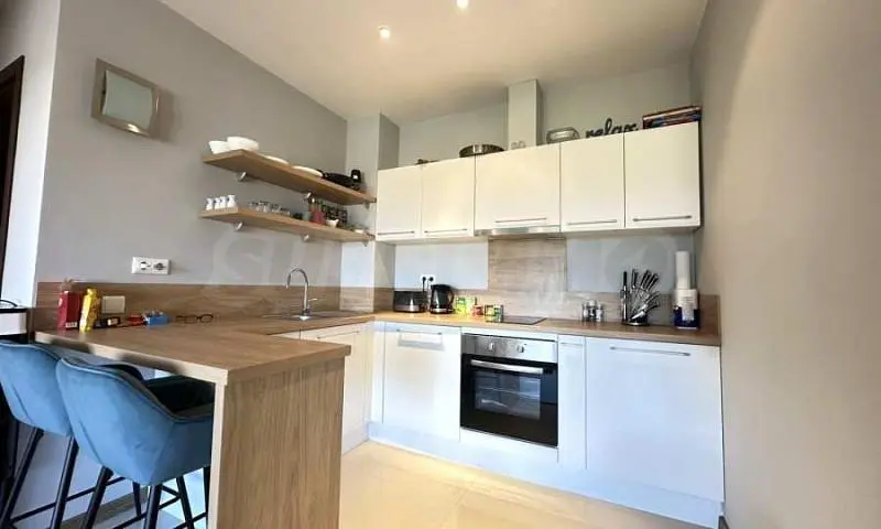 Cuisine; électroménager, lumière naturelle, style moderne