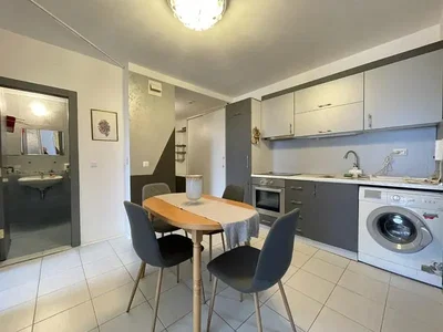 Kuchyně; dlažba, kuchyňské spotřebiče