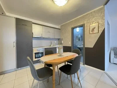 Kuchyně; dlažba, přirozené světlo