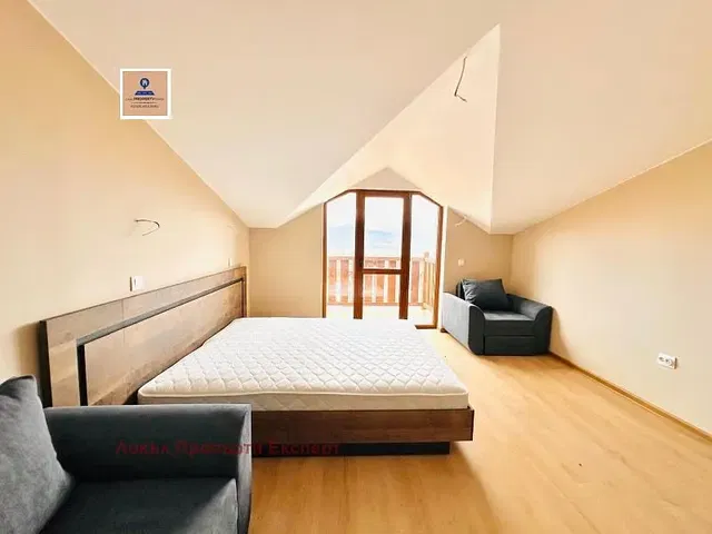 Chambre; lumière naturelle, parquet