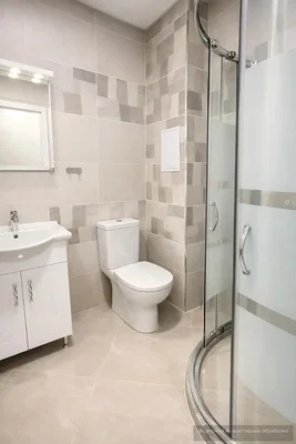 Bagno; pavimento in piastrelle, ristrutturato, luce naturale, stile moderno