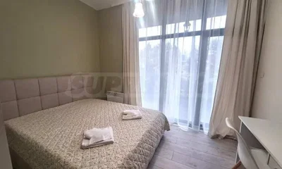 Ložnice; přirozené světlo, dřevěná podlaha