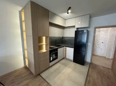 Cucina; elettrodomestici, ristrutturato, pavimento in piastrelle, pavimento in legno