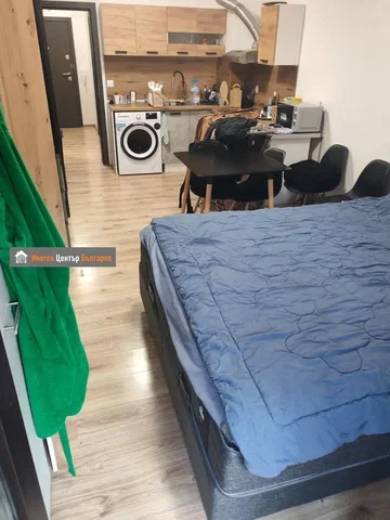 Kuchyně; dřevěná podlaha