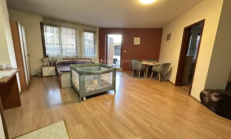 غرفة معيشة; ضوء طبيعي