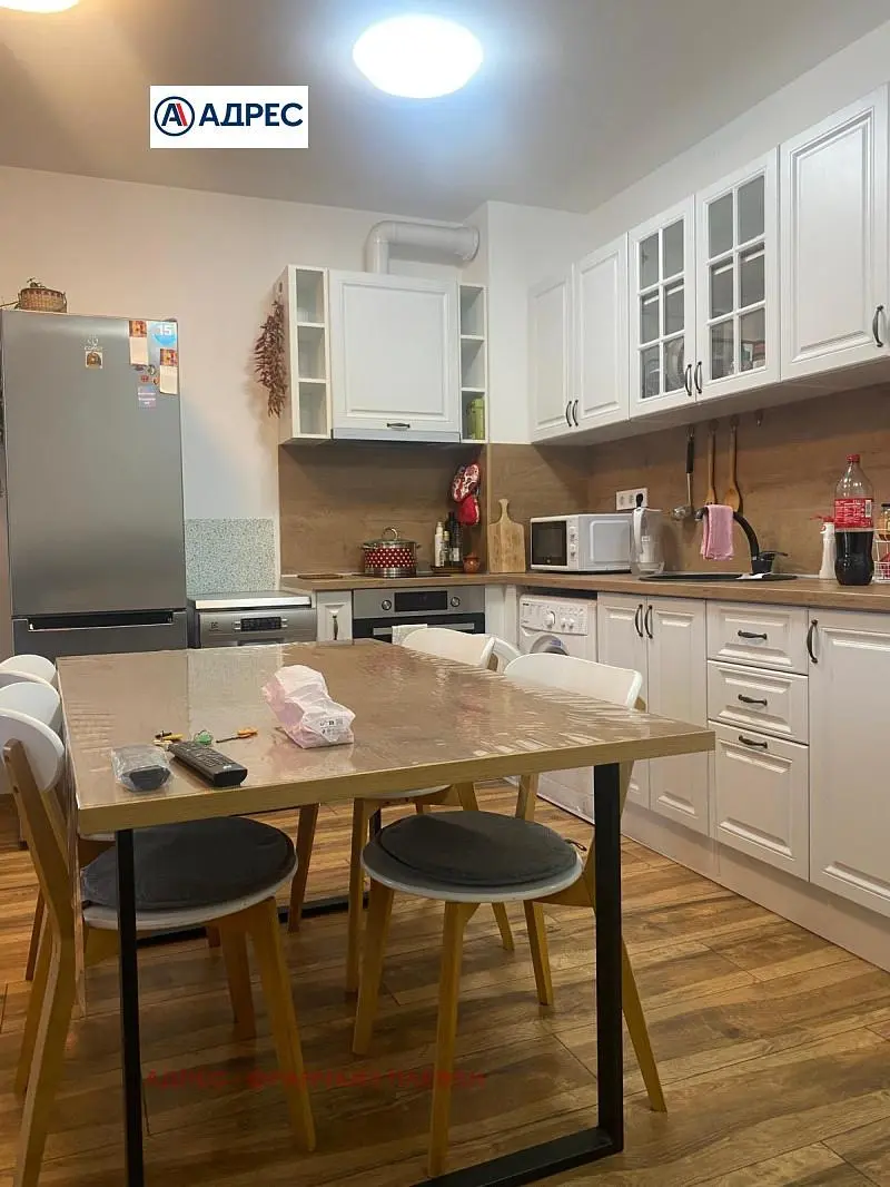 Küche; küchengeräte, holzboden, tageslicht