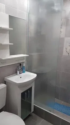 Badezimmer; fliesenboden, tageslicht, renoviert