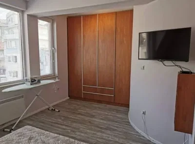 Schlafzimmer; holzboden, tageslicht, moderner stil