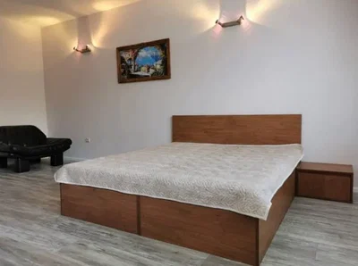 Schlafzimmer; holzboden, tageslicht