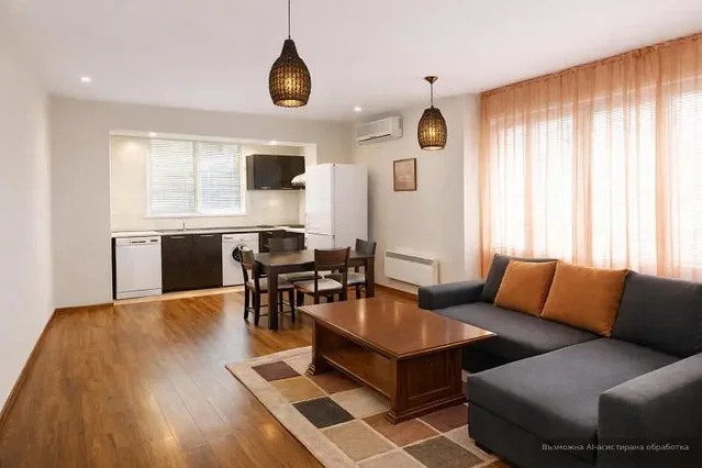 Soggiorno; pavimento in legno, luce naturale, stile moderno