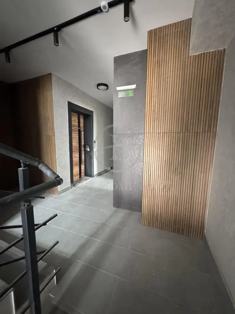 أخرى; أرضية من البلاط, عوارض خشبية