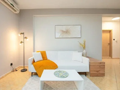 Obývací pokoj; přirozené světlo, moderní styl, dlažba