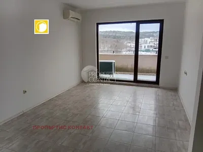 Obývací pokoj; dlažba, výhled, přirozené světlo