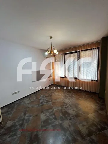Ostatní; dlažba, přirozené světlo