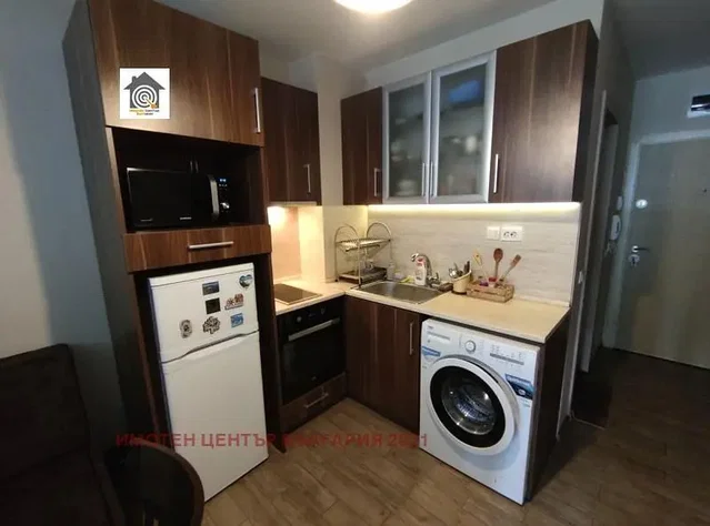 Cucina; elettrodomestici, ristrutturato, pavimento in legno