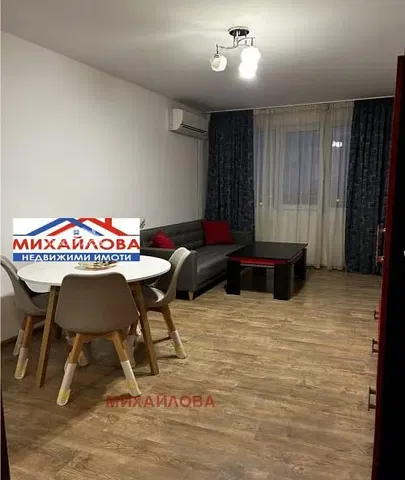 Wohnzimmer; holzboden, tageslicht