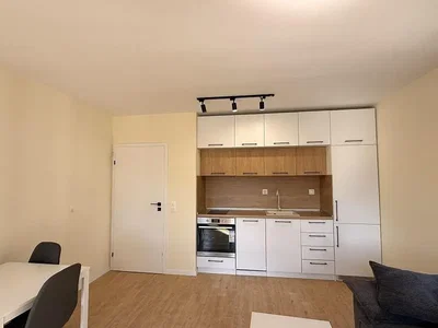 Küche; küchengeräte, fliesenboden