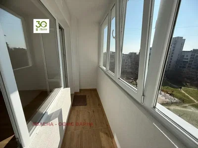 شرفة; إطلالة, أرضية من البلاط, ضوء طبيعي