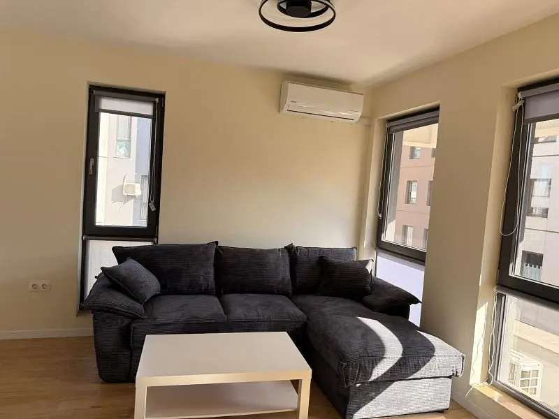 Wohnzimmer; tageslicht, holzboden, moderner stil