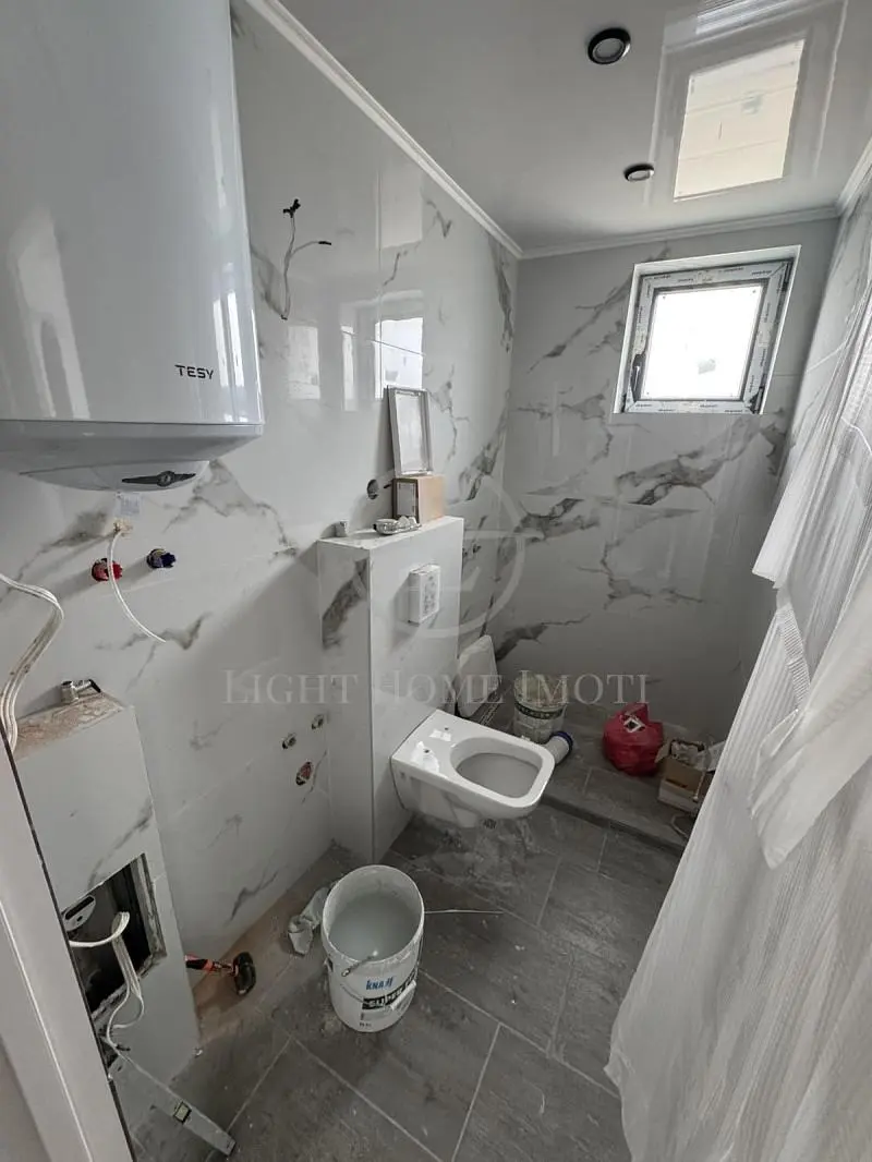 مرحاض; سخان مياه, يحتاج إلى تجديد, ضوء طبيعي