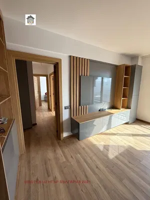 غرفة معيشة; أرضية خشبية, ضوء طبيعي, أسلوب عصري