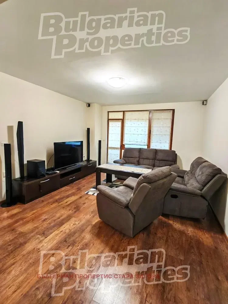 غرفة معيشة; أرضية خشبية, ضوء طبيعي