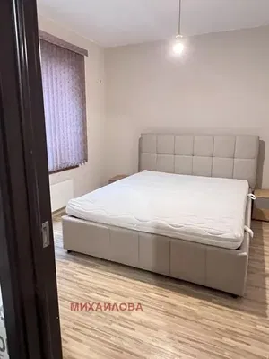 Schlafzimmer; holzboden, tageslicht, moderner stil