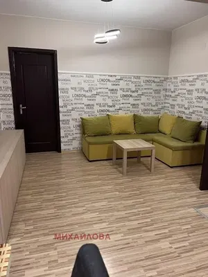 Wohnzimmer; holzboden, moderner stil, tageslicht