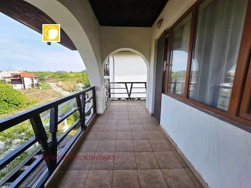 Balkon; výhled, dlažba